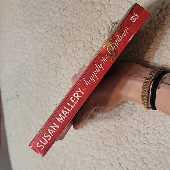 Happily This Christmas by Susan Mallery - Picture 3 of 4